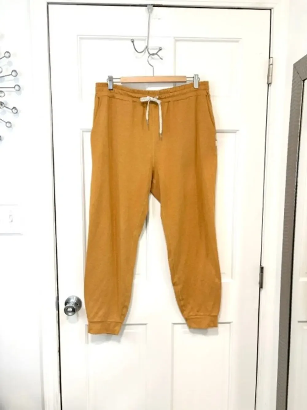 Vuori Performance Jogger Women's L Flax Heather Mustard Athleisure Sweatpants - Picture 1 of 13
